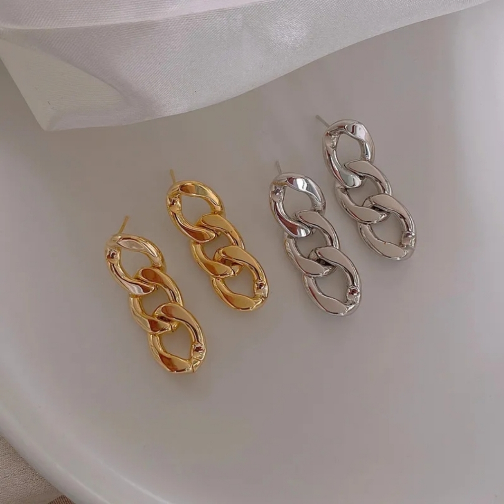 Twisted Ring Chain Earrings - Picture 4 of 4